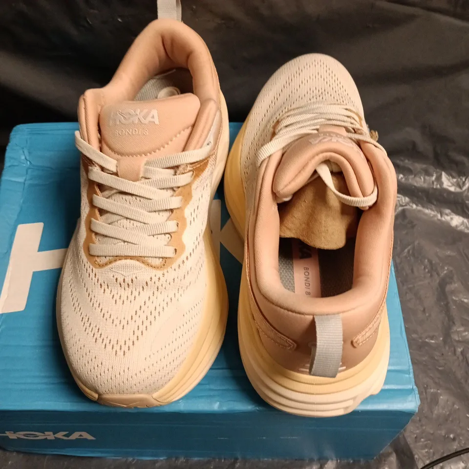 BOXED HOKA BONDI TRAINERS IN PINK/CREAM - UK 4