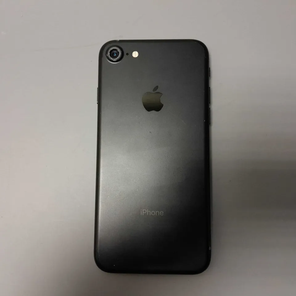 APPLE IPHONE 7 (A1778) SMARTPHONE