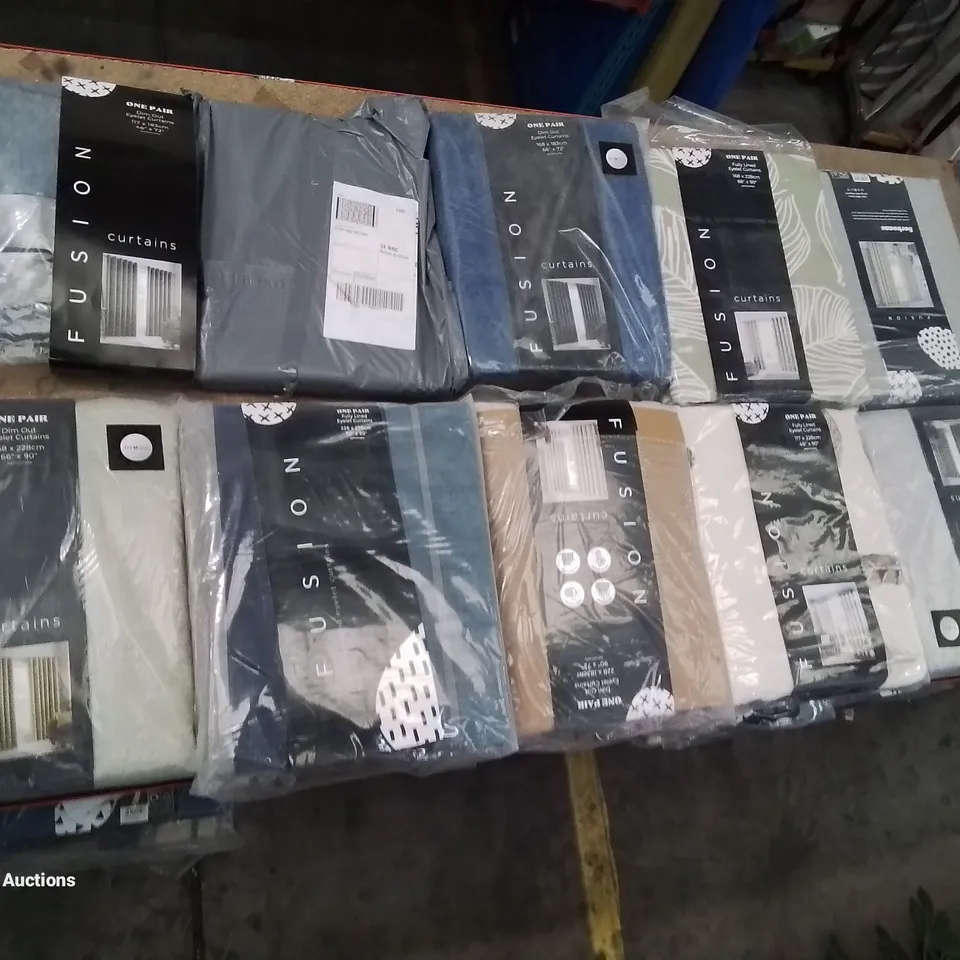 A SELECTION OF APPROXIMATELY 10X QUALITY DESIGNER BRAND NEW CURTAINS (SIZES AND PATTERNS VARY)