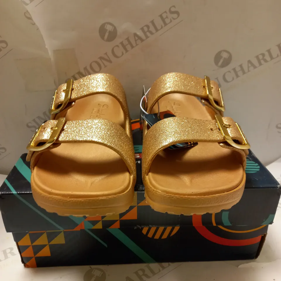 SKECHERS ROSE GOLD CALI GEAR SANDALS - SIZE 3