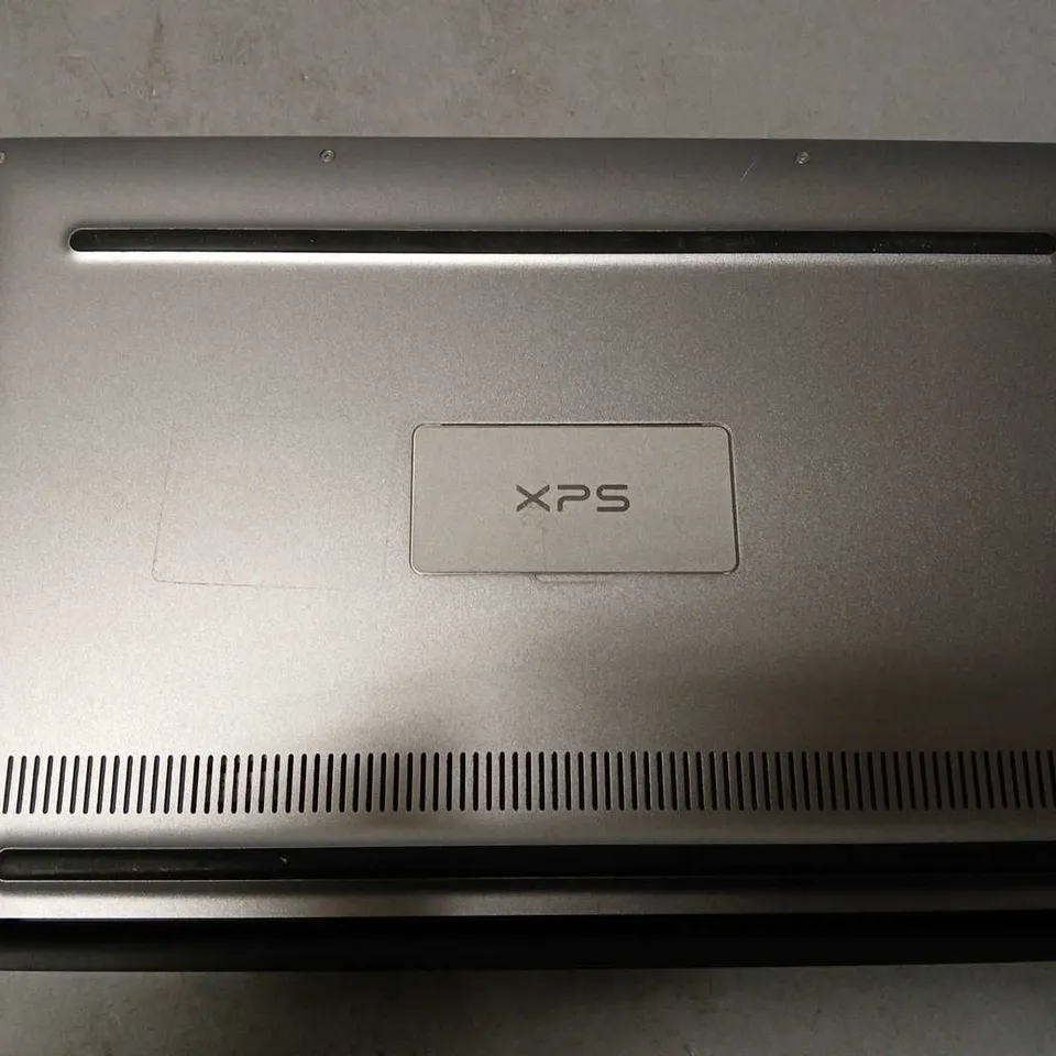 DELL XPS 13 9360 LAPTOP IN GREY