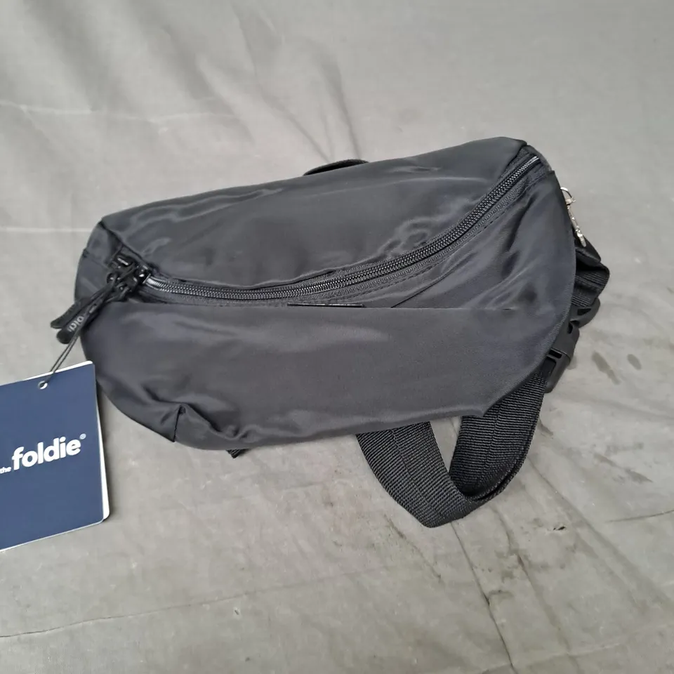 FOLDIE CROSSBODY BAG IN BLACK 