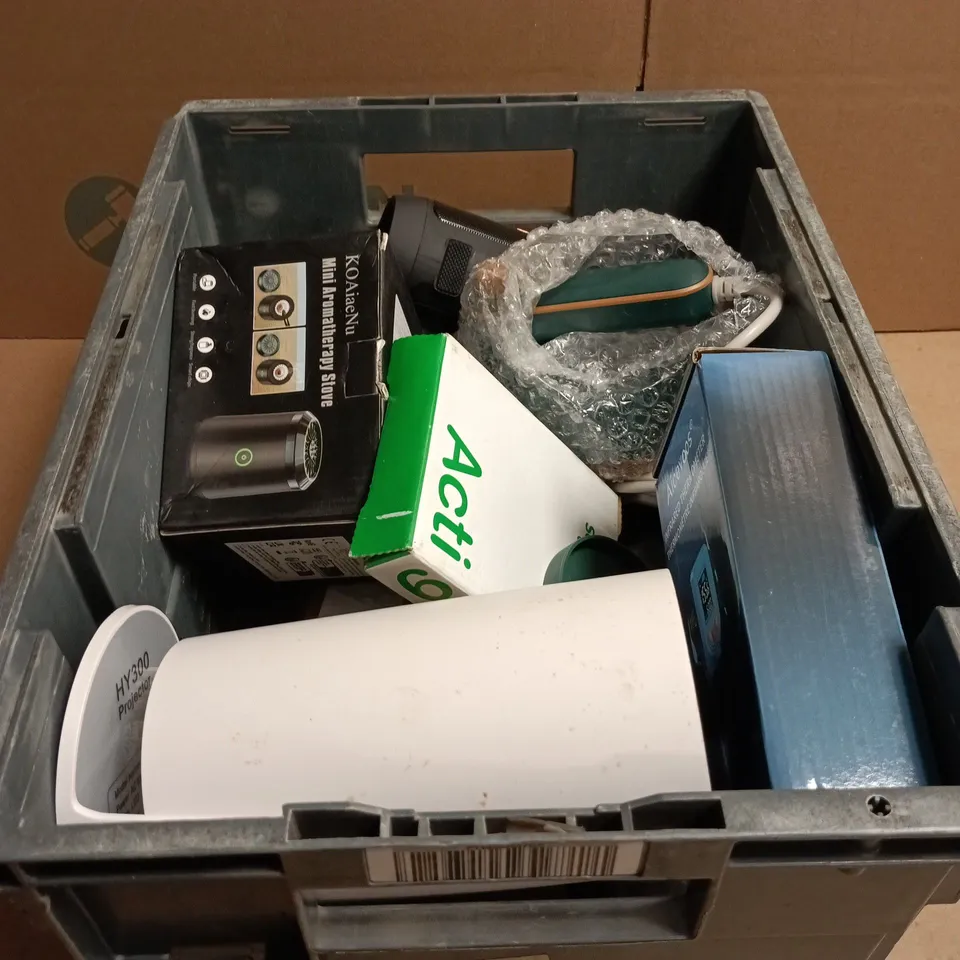 TOTE OF APPROXIMATELY 18 ASSORTED ELECTRICAL ITEMS TO INCLUDE PROJECTOR, SPEAKER, INFRARED THERMOMETER ETC