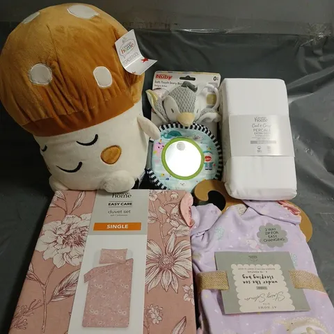 BOX OF APPROX 15 ASSORTED HOUSEHOLD ITEMS TO INCLUDE BLANKET, TOADSTOOL PLUSH, DUVET SET, ETC