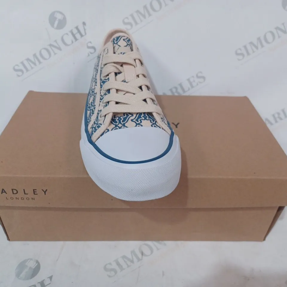 BOXED PAIR OF RADLEY LONDON CANVAS TRAINERS IN CREAM/NAVY UK SIZE 3
