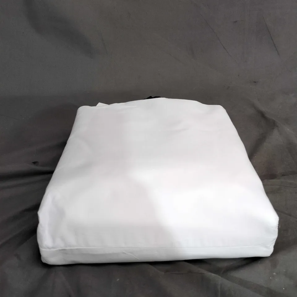 THE CRISP & COOL ORGANIC CLASSIC DUVET SET BUNDLE – WHITE, SUPER KING