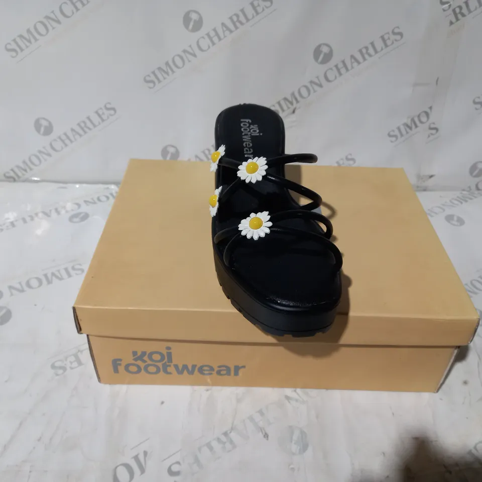 BRAND NEW BOXED PAIR OF KOI VEGAN LEATHER BLOOMING DAISY OASIS STRAPPY SLIDERS IN BLACK UK SIZE 4