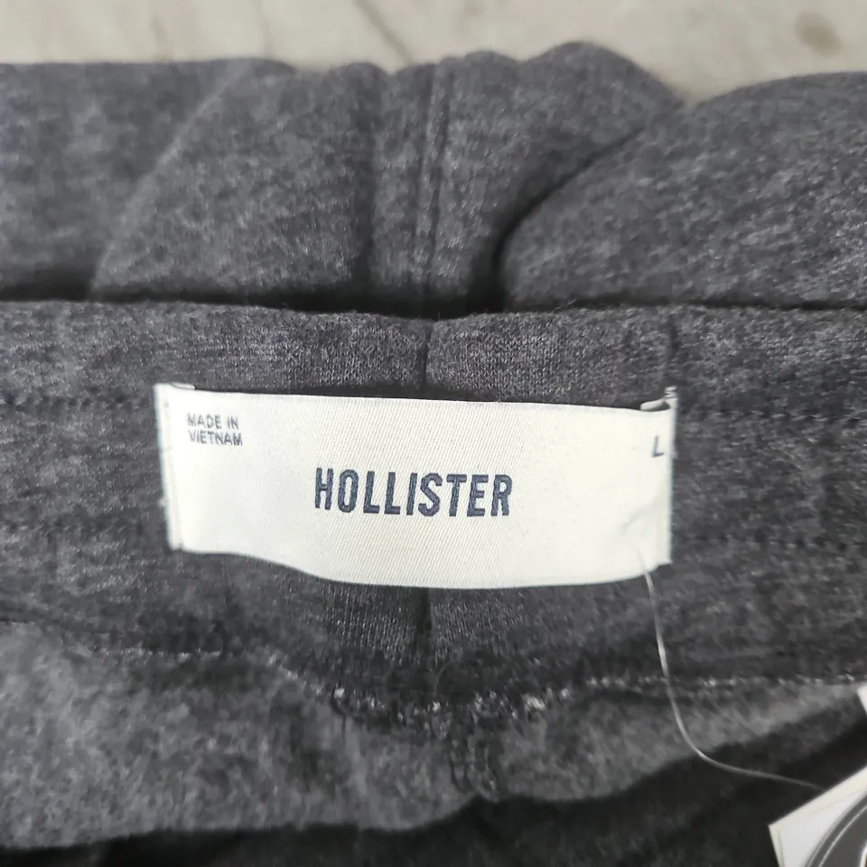 HOLLISTER FLEECE SHORTS – GREY, SIZE L
