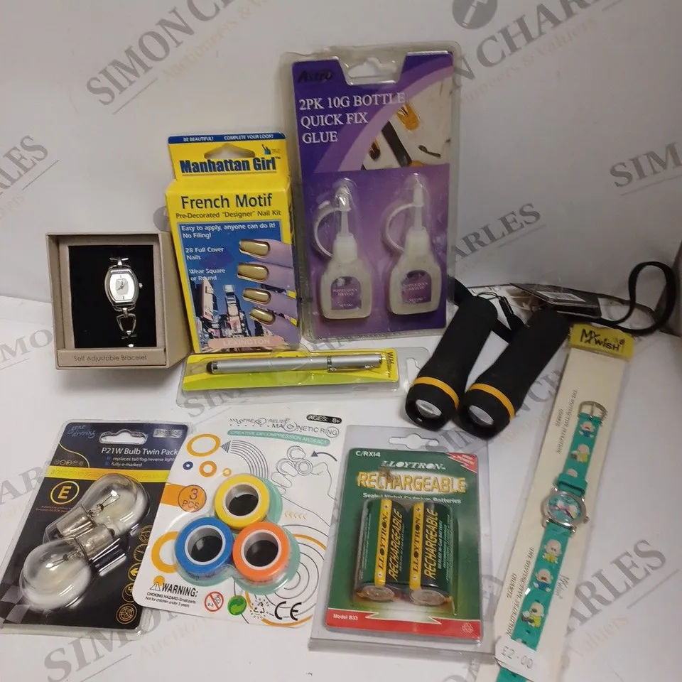 BOX OF APPROXIMATELY 25 ASSORTED HOUSEHOLD PRODUCTS TO INCLUDE HANDHELD TORCHES, STAINLESS STEEL WATCH, RECHARGEABLE BATTERIES ETC 