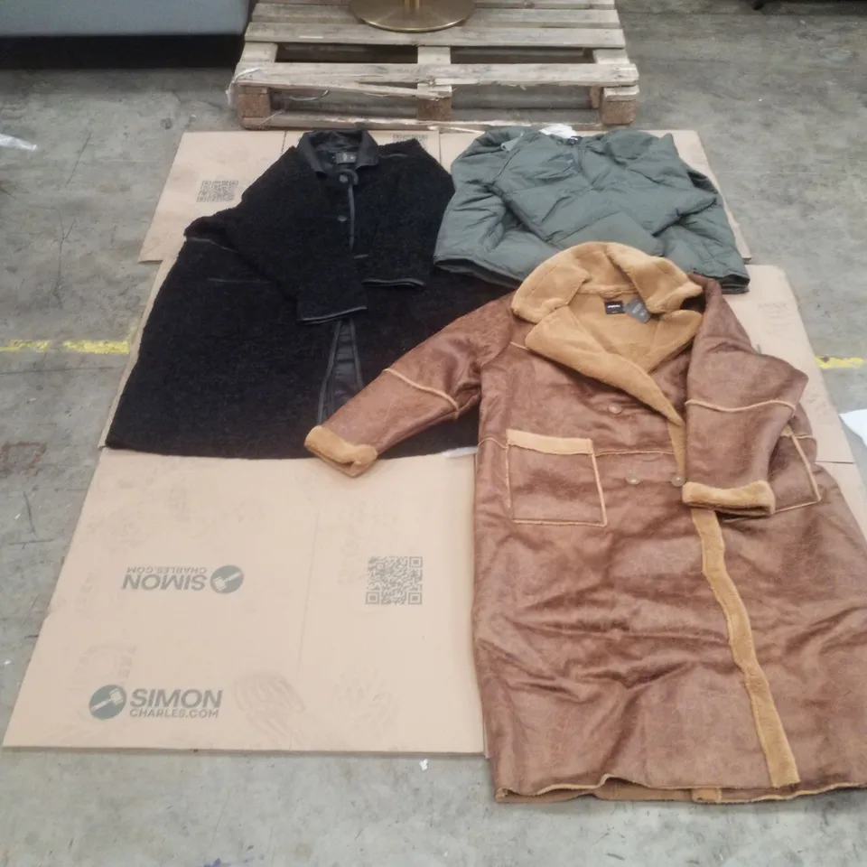 PALLET OF APPROXIMATELY 112 BRAND NEW WOMEN'S QUALITY DESIGNER CLOTHING ITEMS TO INCLUDE; SIMPLY BE MAXI AVIATOR, SIMPLY BE SCARF DETAIL JACKET, JD WILLIAM'S TEDDY COAT