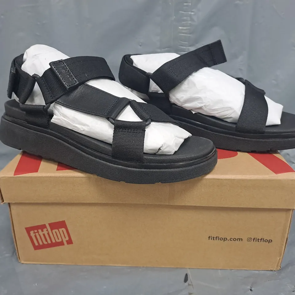 BOXED PAIR OF FITFLOP OPEN TOE SANDALS IN BLACK SIZE UK 5