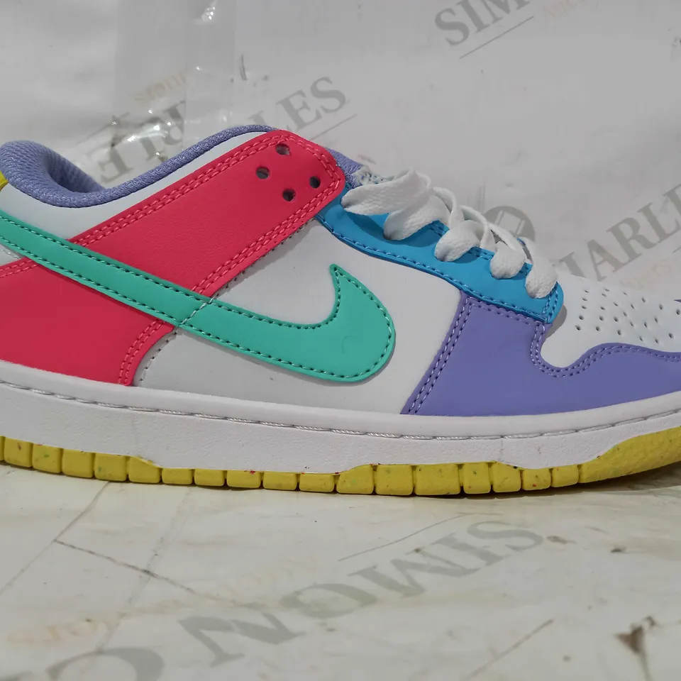 BOXED PAIR OF NIKE TRAINERS IN WHITE/PURPLE/RED/GREEN UK SIZE 4