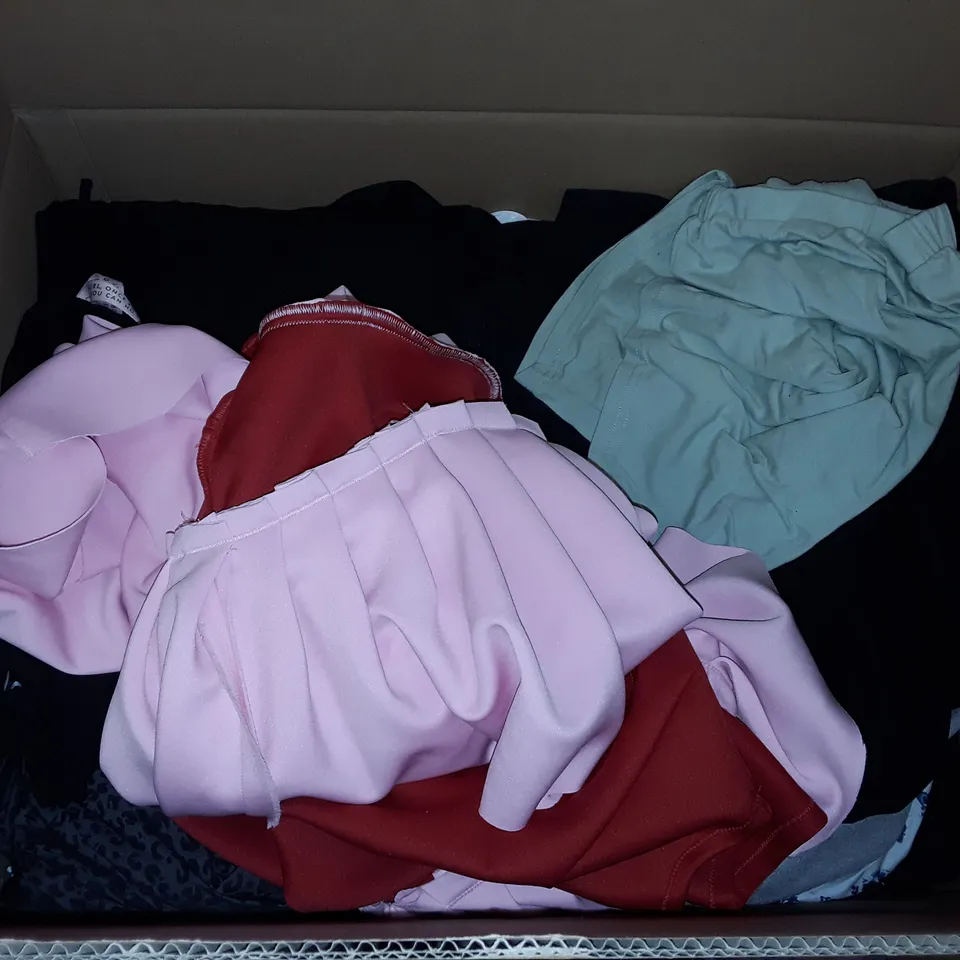 LARGE QUANTITY OF ASSORTED CLOTHING ITEMS TO INCLUDE AX PARIS, BOOHOO AND ASOS