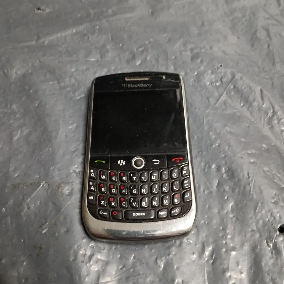 BLACKBERRY SMARTPHONE WITH QWERTY KEYBOARD – BLACK 