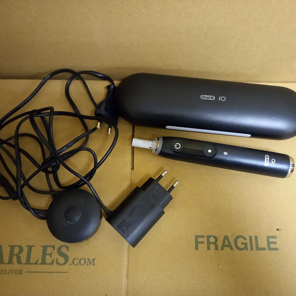 ORAL B IO9 SERIES TOOTHBRUSH