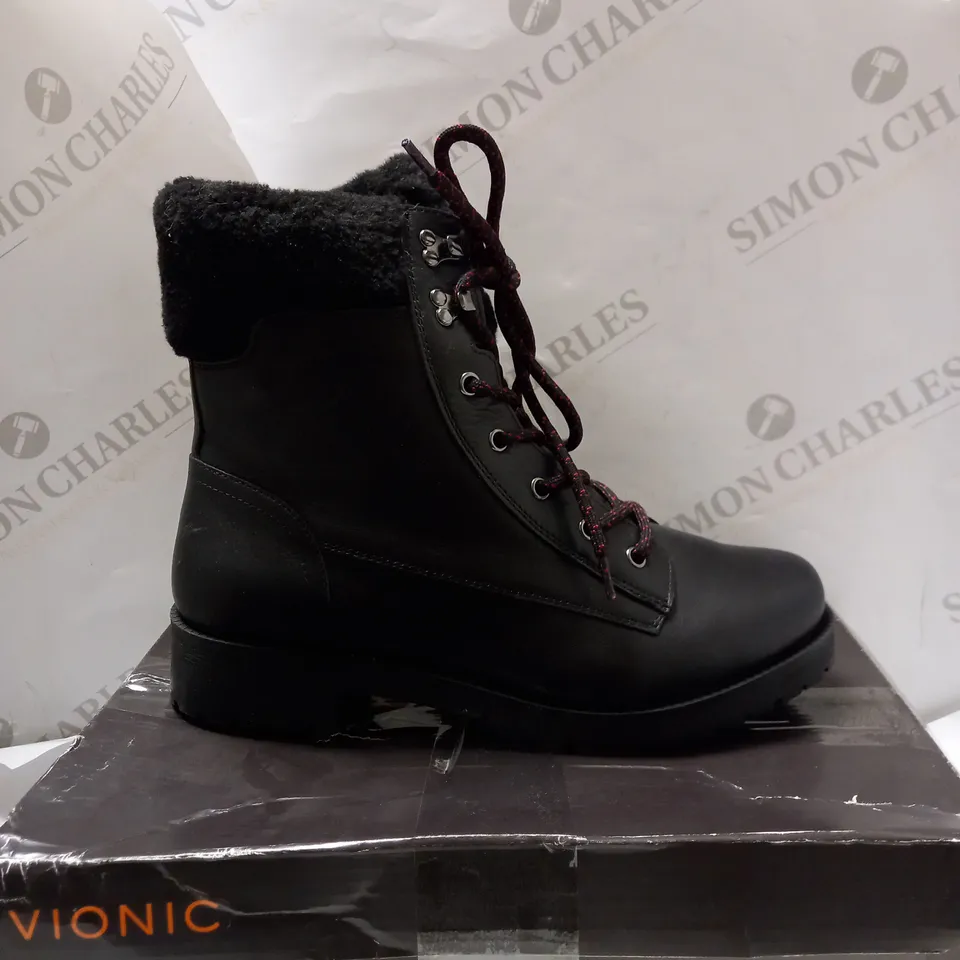 VIONIC ZOEY LEATHER HIKER BOOT BLACK - SIZE 7