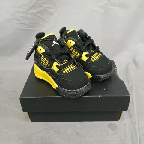 BOXED PAIR OF TODDLERS NIKE JORDAN 4 RETRO THUNDER TRAINERS - 2C