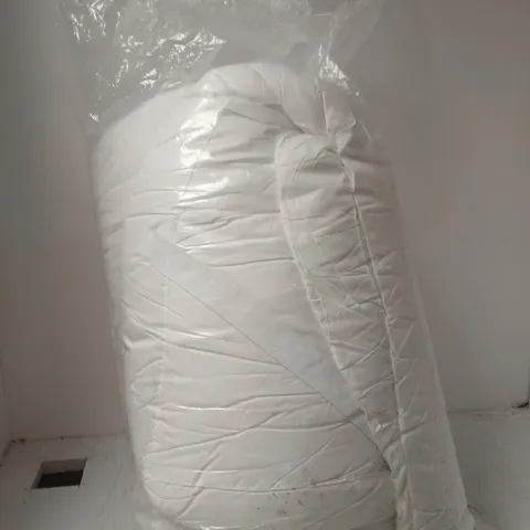 BAGGED WHITE DUVET