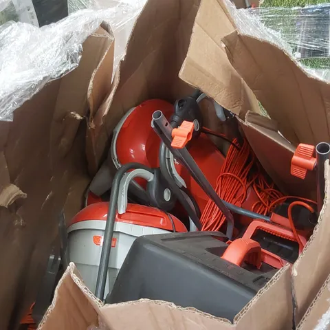 PALLET CONTAINING A LARGE QUANTITY OF ASSORTED UNCHECKED LAWN MOWERS