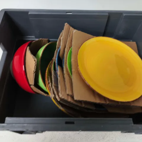 APPROX 10 ASSORTED PLATES AND DISHES