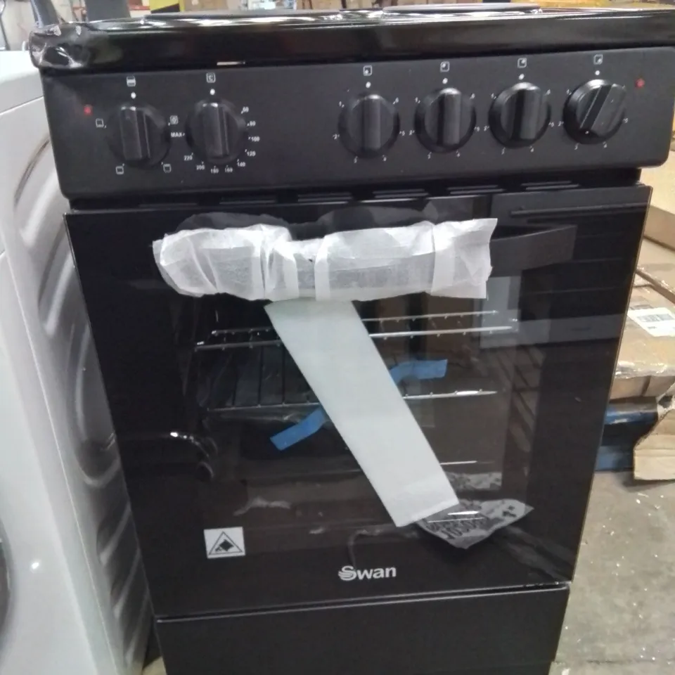 BOXED SWAN SX16710B 50CM WIDE ELECTRIC SOLID BLACK COOKER - 