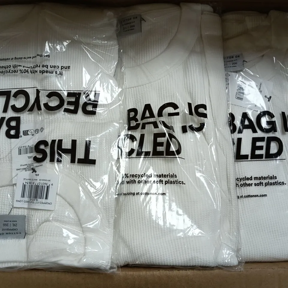 APPROXIMATELY 20 ASSORTED CLOTHING ITEMS IN VARIOUS SIZES, COLOURS & STYLES TO INCLUDE CROPPED FOT TEXTURED LONG SLEEVE, CAMERON V NECK SHORT/LONG PYJAMA SET LICENSE, ETC