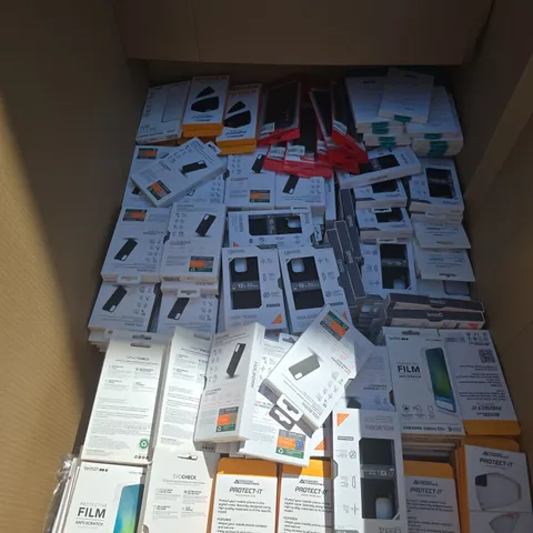 PALLET CONTAINING A LARGE QUANTITY OF ASSORTED PHONE CASES