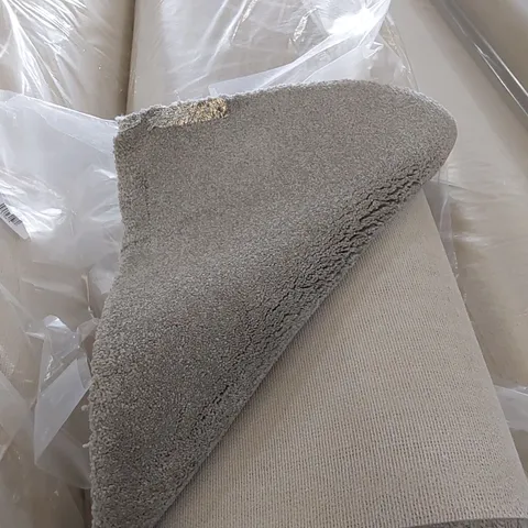 ROLL OF QUALITY ULTIMATE IMPRESSIONS PARADISE CARPET // SIZE: APPROXIMATELY 5 X 4.6m