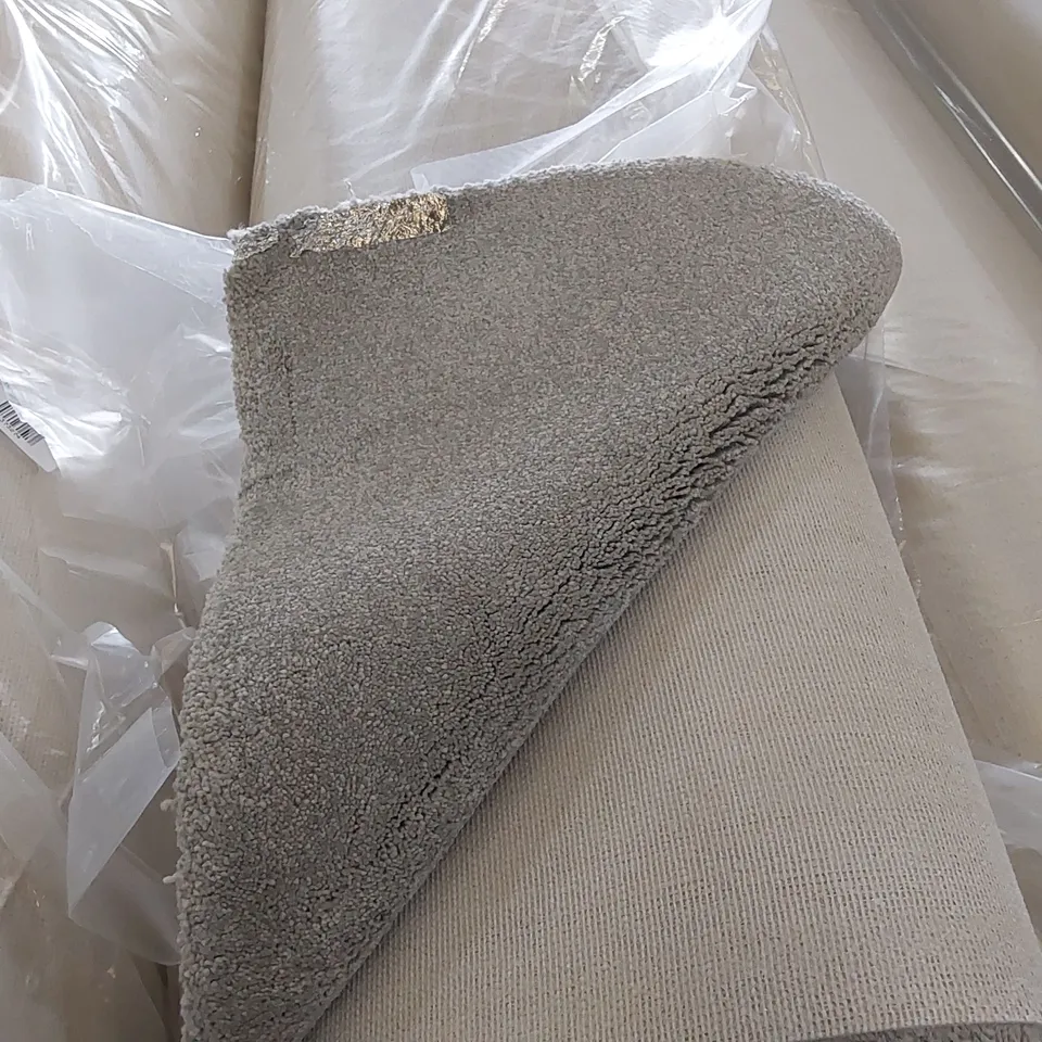 ROLL OF QUALITY ULTIMATE IMPRESSIONS PARADISE CARPET // SIZE: APPROXIMATELY 5 X 4.6m