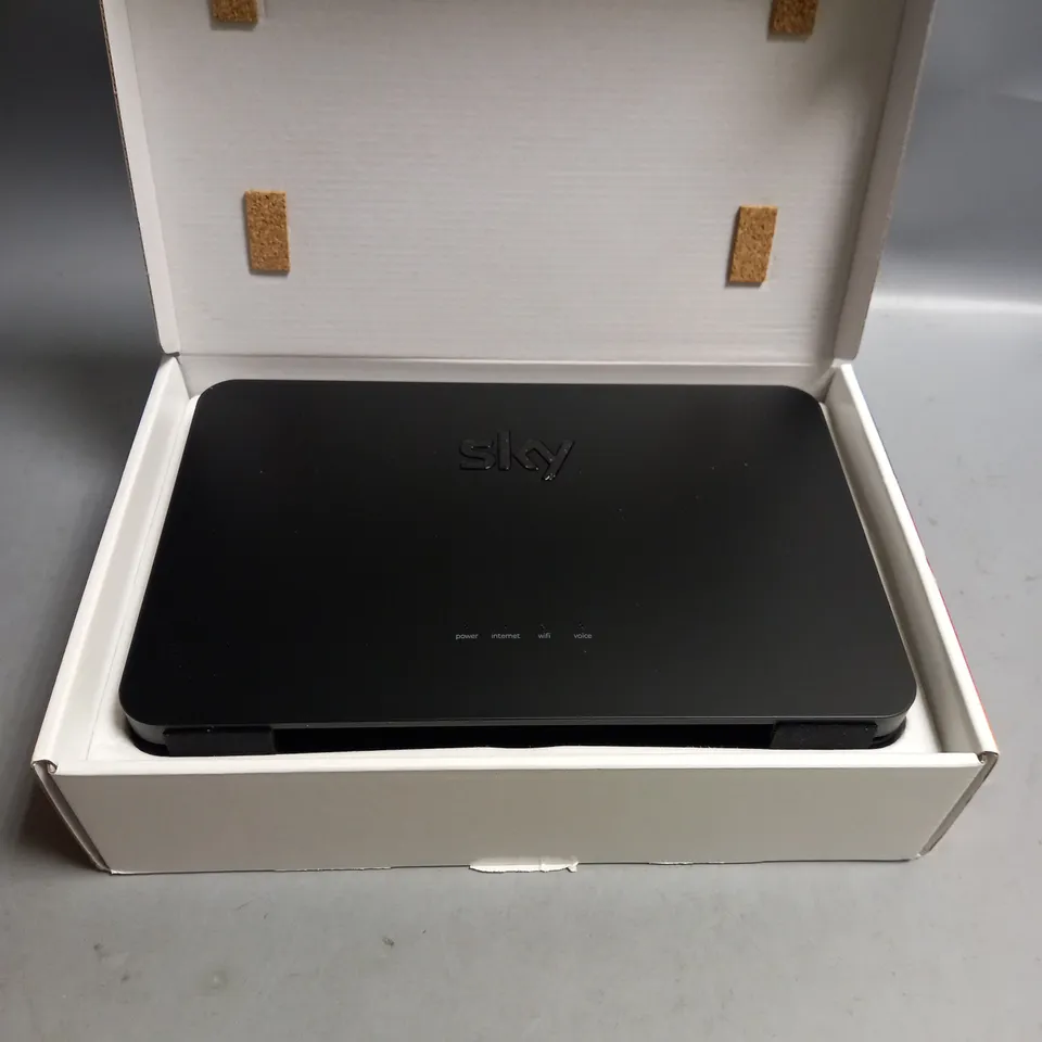 BOXED SKY BROADBAND HUB