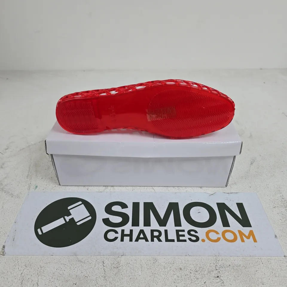 BOXED PAIR OF ROCHA SHOES IN RED - UK 7