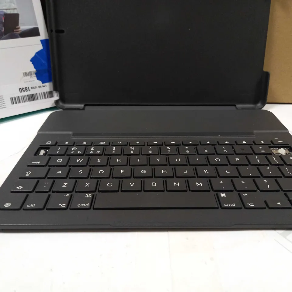 LOGITECH SLIM FOLIO IPAD CASE