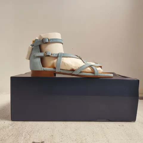 BOXED PAIR OF FAIRFAX & FAVOR WOMENS BRANCASTER SANDALS IN SKY BLUE SUEDE SIZE UK 4