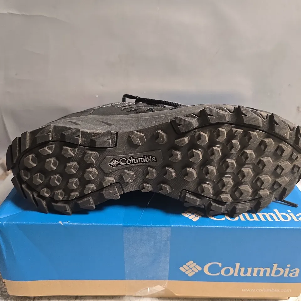 BOXED PAIR OF COLUMBIA PEAKFREAK II OUTDRY IN BLACK - UK 8