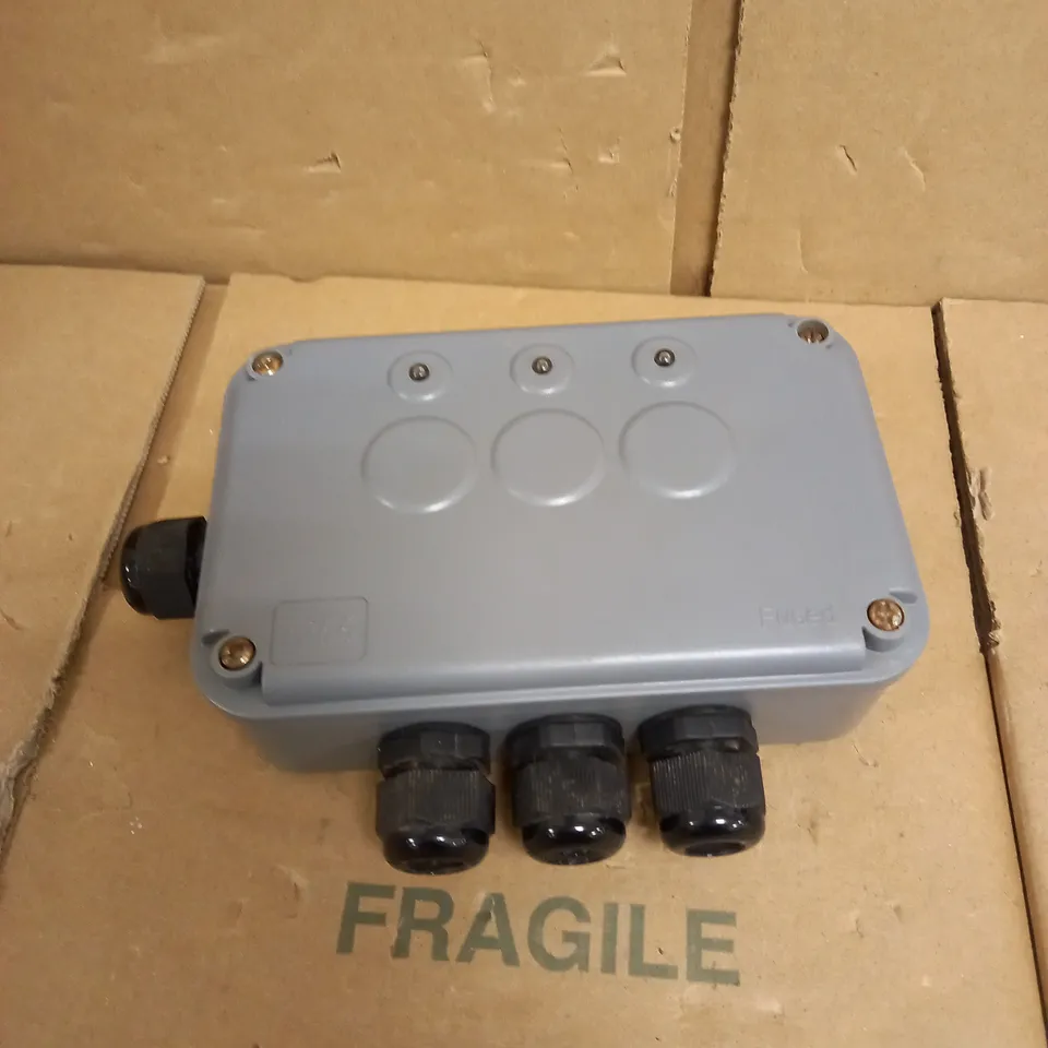 KNIGHTSBRIDGE IPAV663G IP66 3G REMOTE SWITCH BOX