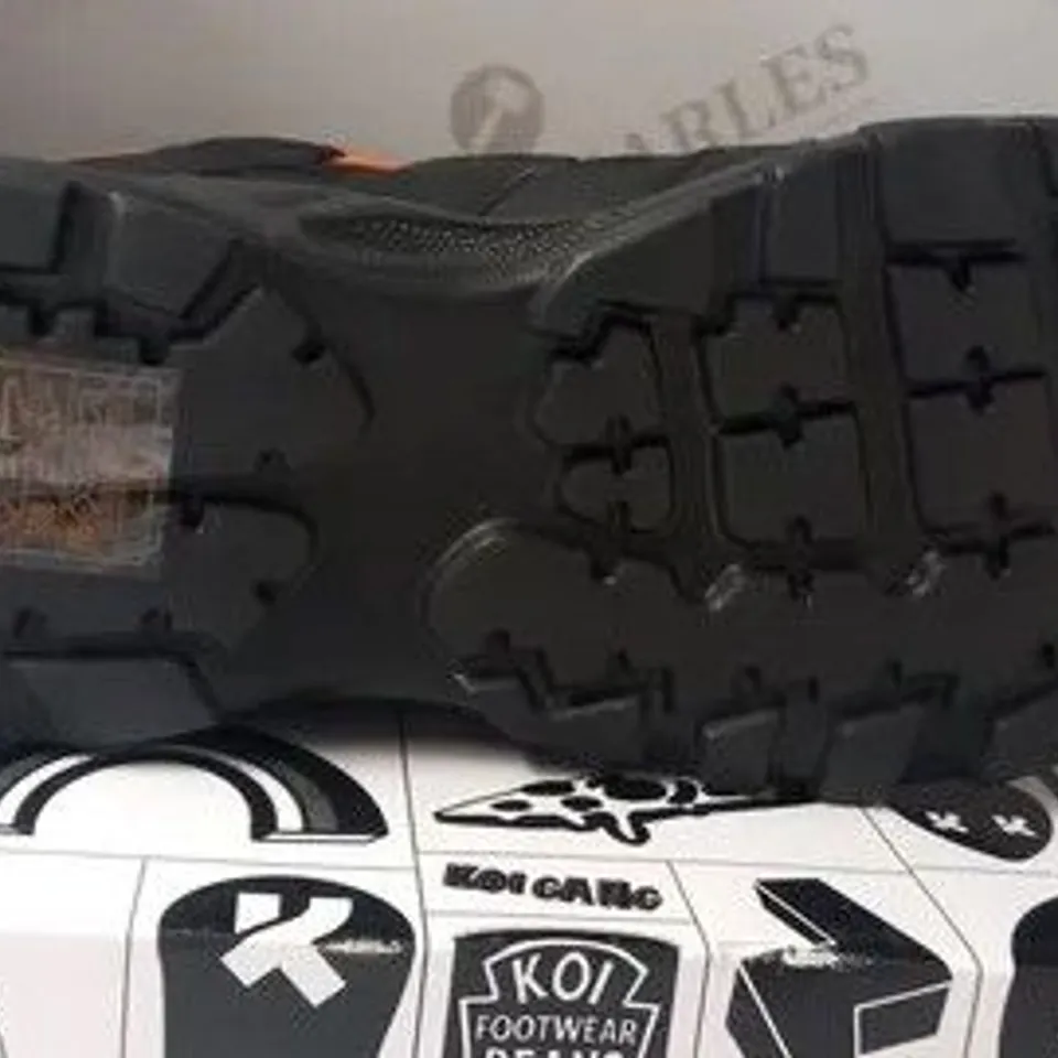 BRAND NEW BOXED PAIR OF KOI UNION ORANGE MEN'S VECTOR TRAINERS SIZE 12