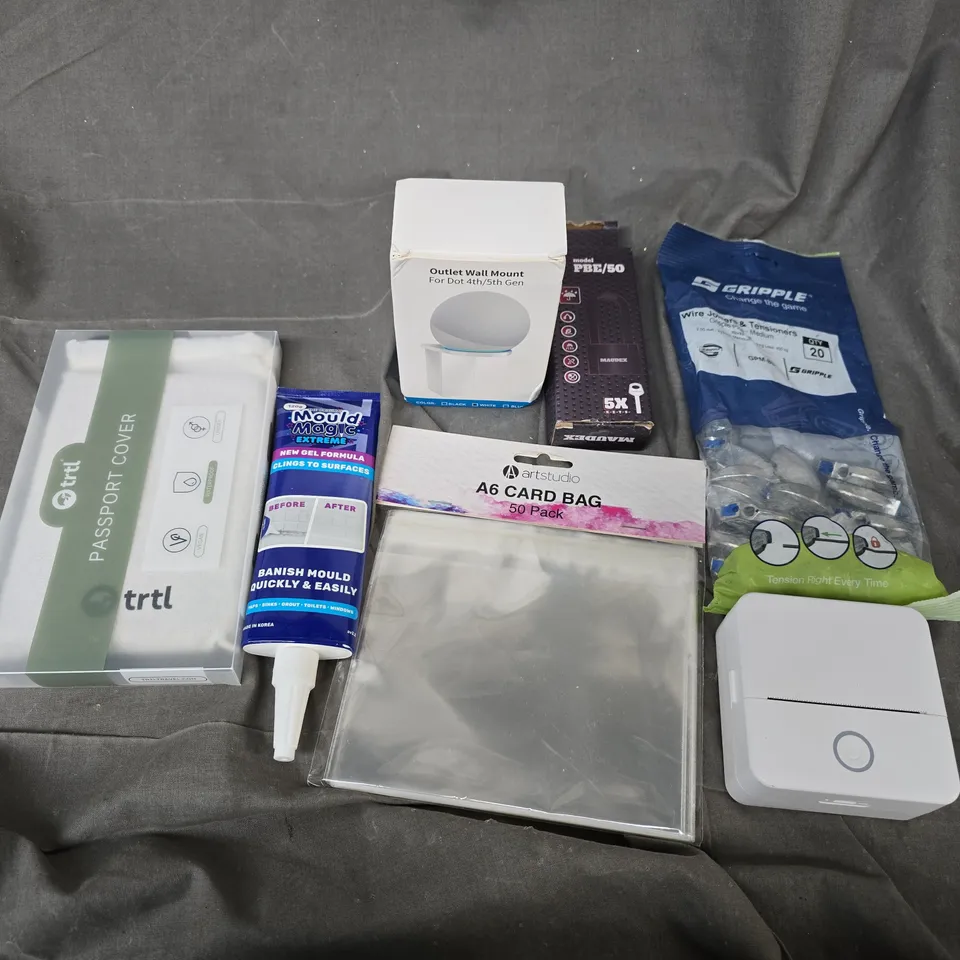 APPROXIMATELY 12 ASSORTED HOUSEHOLD ITEMS TO INCLUDE PASSPORT COVER, A6 CARD BAG, PBE/50 LOCK, ETC