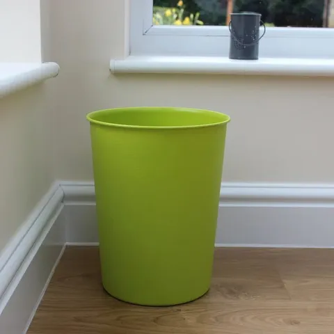 BOXED VERDUGE PLASTIC 7 LITRE WASTE BIN (1 BOX)