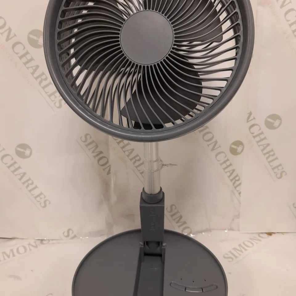 BOXED BELL & HOWELL RECHARGEABLE EXTENDABLE DESK & FLOOR FAN IN GREY