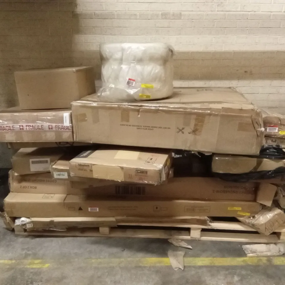 PALLET OF ASSORTED ITEMS TO INCLUDE COFFEE TABLE,BEDFRAME PARTS AND FLOOR LAMP SHADE
