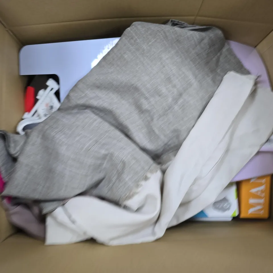 APPROXIMATELY 15 ASSORTED HOUSEHOLD PRODUCTS TO INCLUDE THROW PILLOWS COVERS, IQUTIES DISPENSER, HABERCRAFTS A4 PAPER, ETC - COLLECTION ONLY