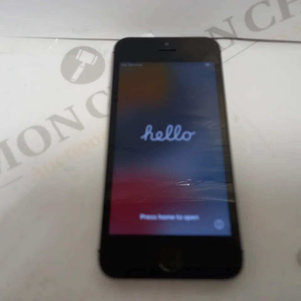 APPLE IPHONE SE (1ST GENERATION) - SILVER 