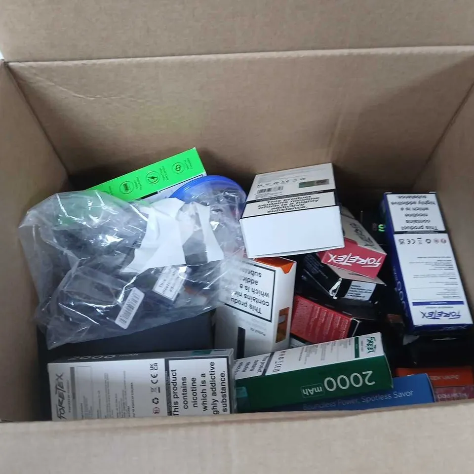 BOX OF APPROXIMATELY 35 ASSORTED E-CIGARETTES AND COMPONENTS TO INCLUDE: VOOPOO ARGUS A DEVICE KIT 