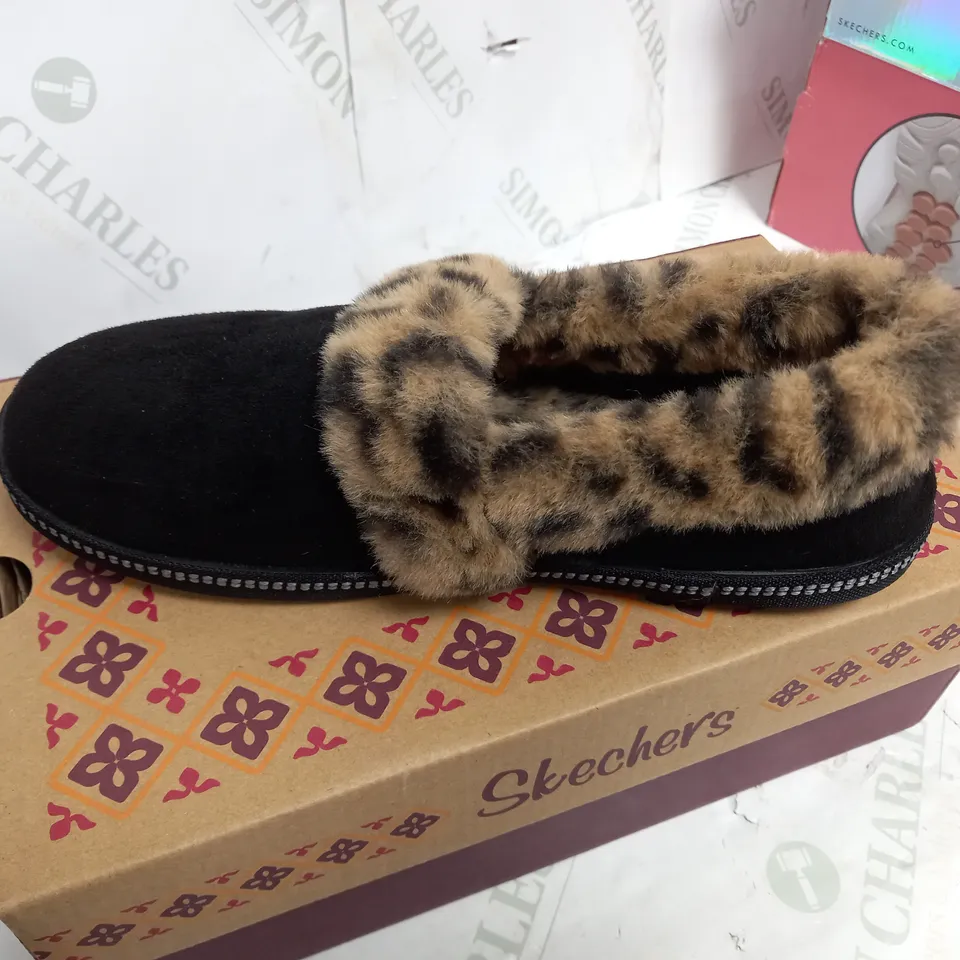 SKETCHERS FUR LEOPARD SLIPPERS SIZE 4