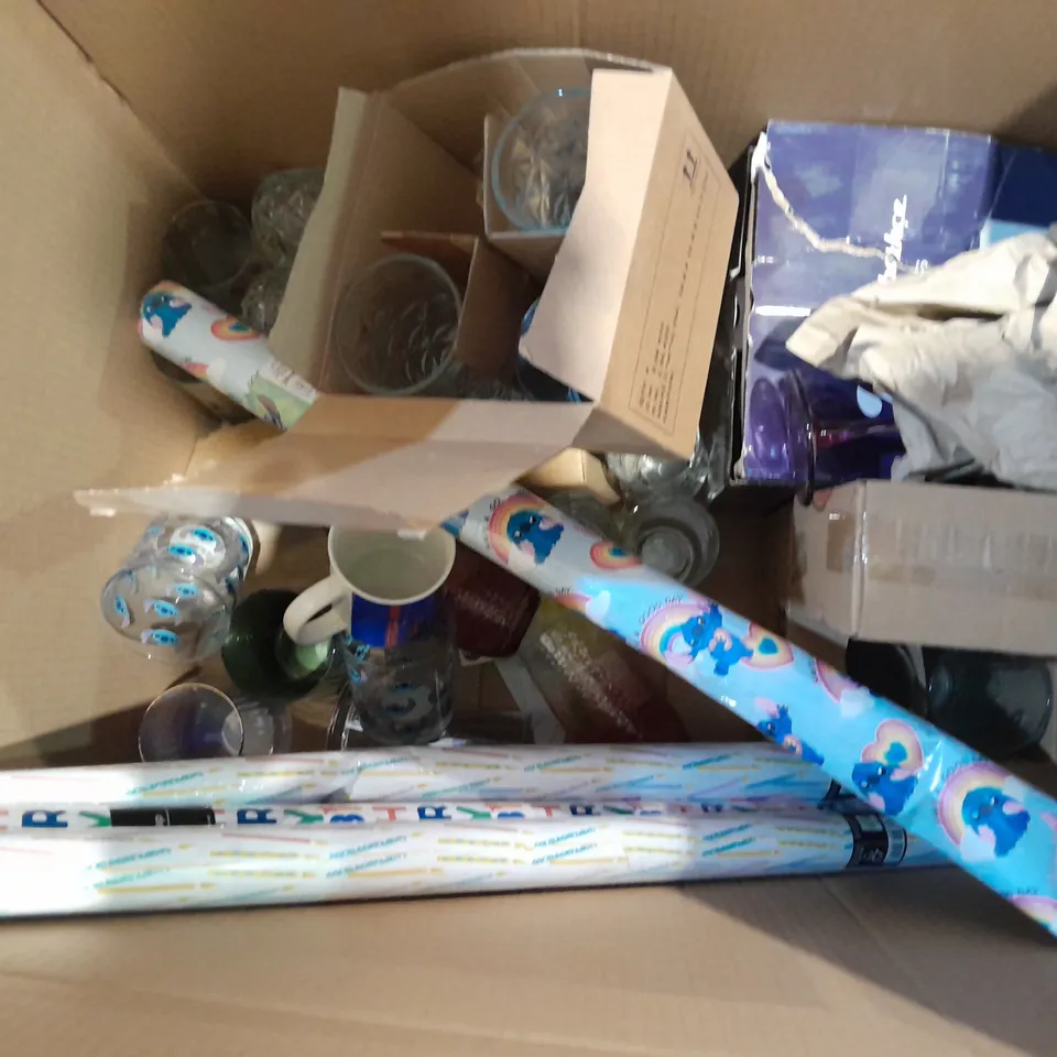 BOX OF APPROXIMATELY 10 ASSORTED HOUSEHOLD ITEMS TO INCLUDE - GLASSES, LEGO DUPLO PEPPA PIG, AND BIRTHDAY WRAP ETC. 