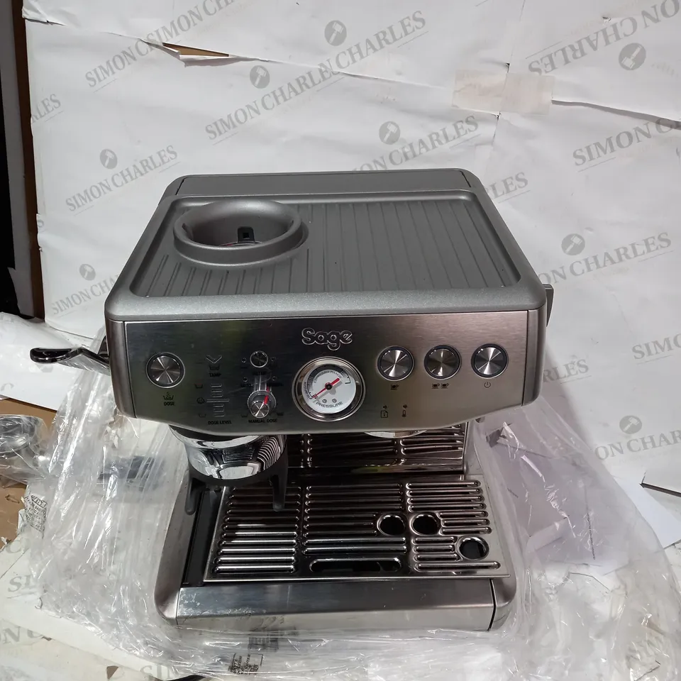 BOXED SAGE SES876 ESPRESSO MACHINE