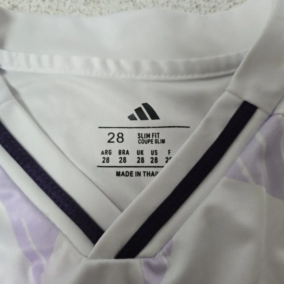 MANCHESTER UNTED FC AWAY SHIRT - SIZE 28 - KIDS