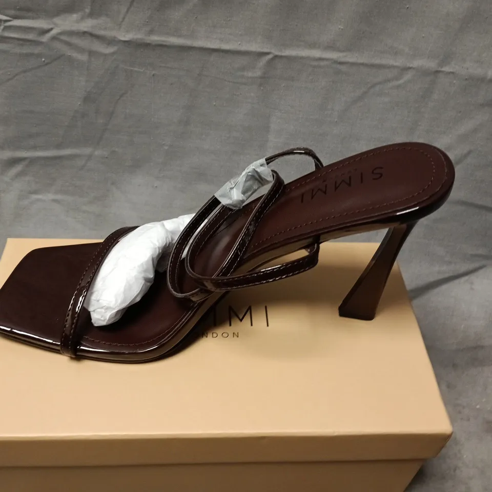 BOXED SIMMI LONDON APPLE-1 BROWN PATENT SANDALS – UK 7 (EU 40, US 9)