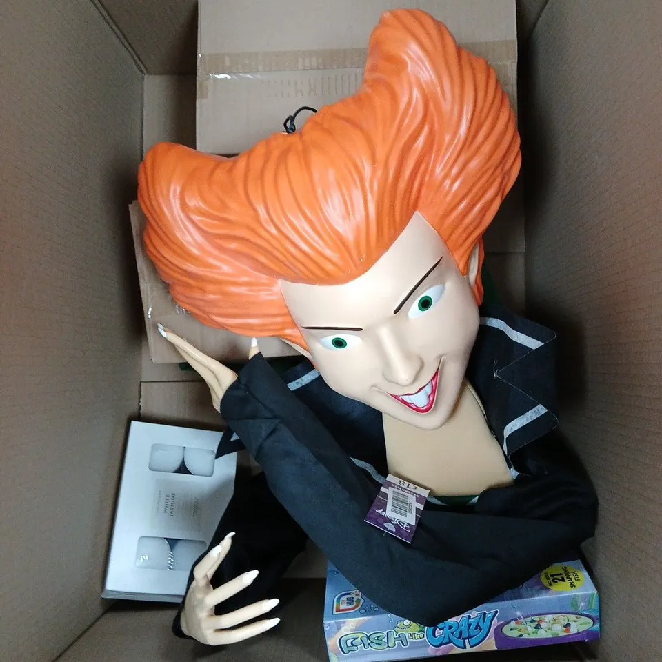 BOX OF APPROX 8 ASSORTED ITEMS TO INCLUDE - HOT WHEELS TOY - BLUEY FIGURE SET - 4PCE KNIFE SET - ETC
