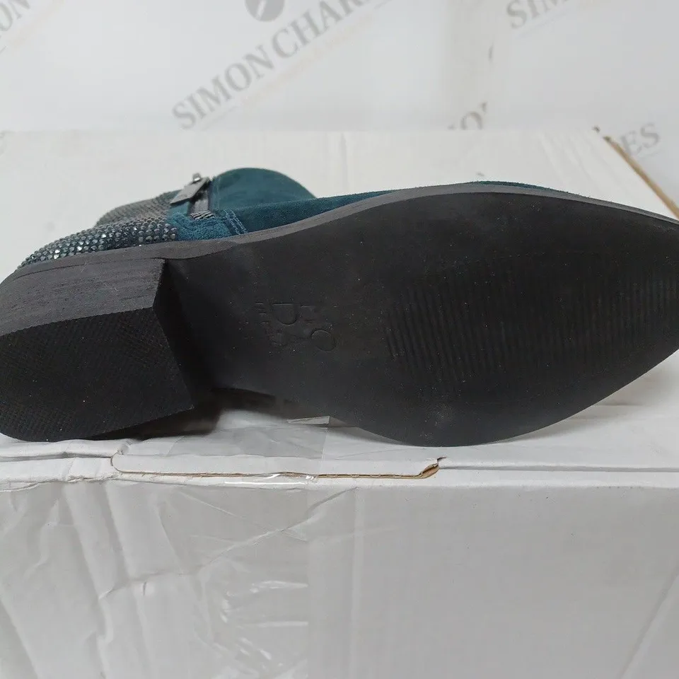 PAIR OF MODA IN PELLE KATREENA ANKLE BOOTS TEAL SIZE 3